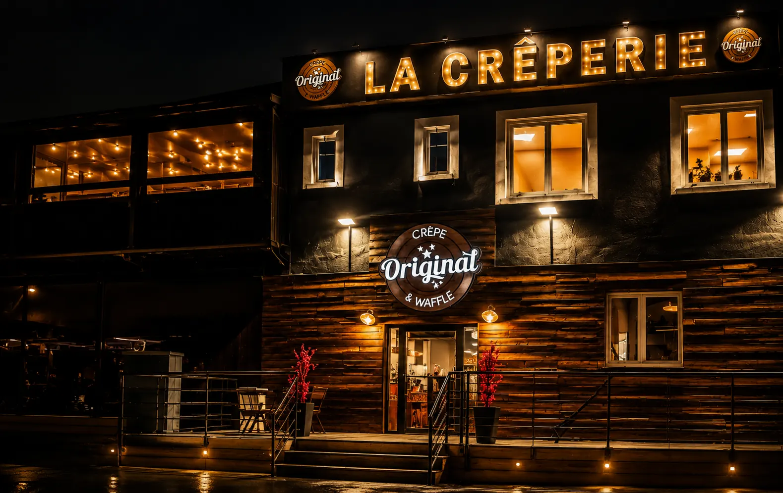 Façade illuminée de La Crêperie à Nîmes la nuit